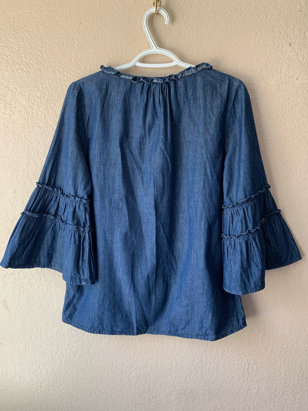 TRE’S JOLIE Chambray Boho Cottagecore Ruffle Bell Sleeve Pheasant Top Size S - Picture 3 of 6